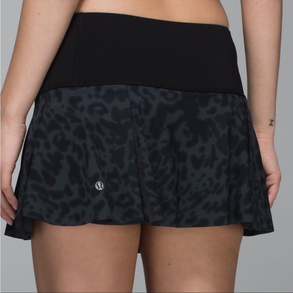 Lululemon Hit Your Stride Skirt Animal Swirl Deep Coal Black / Black size 6 - Picture 2 of 6